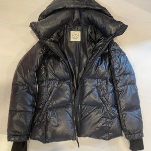 S13 -women’s coat XS shiny black puffer coat